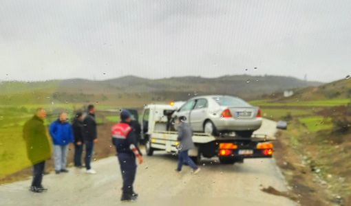  Osmancık'ta minibüs ile otomobil çarpıştı 2