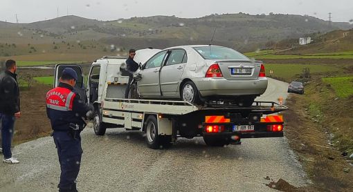  Osmancık'ta minibüs ile otomobil çarpıştı 4