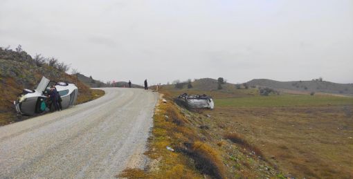  Osmancık'ta minibüs ile otomobil çarpıştı 5