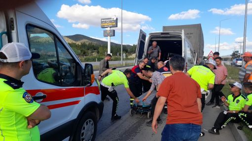  Osmancık'ta minibüs TIR'a çarptı 1 yaralı