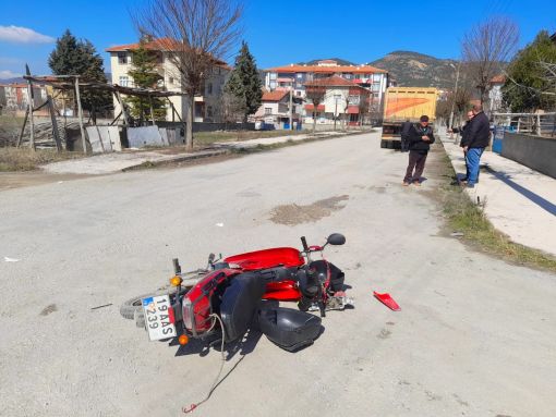  Osmancık'ta Motosiklet hafriyat kamyonu ile  çarpıştı 2 yaralı 10