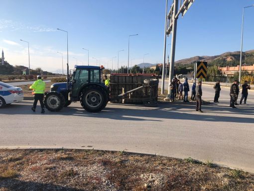  Osmancık'ta otmobille traktör çarpıştı 1