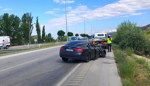 Osmancık'ta otomobil TIR' a çarptı 5