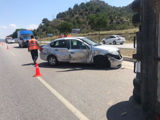 Osmancık'ta otomobille traktör çarpıştı 5