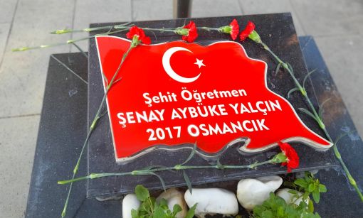  Osmancık'ta Şehit öğretmen Şenay Aybüke Yalçın, mezarı başında anıldı 14