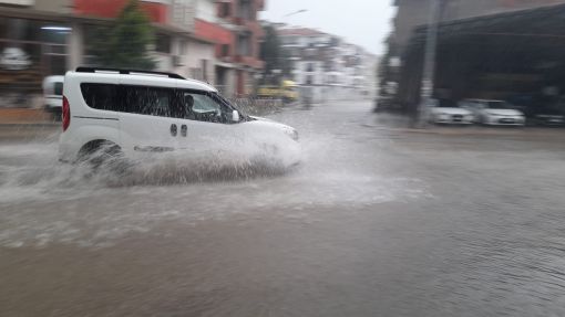  Osmancık'ta yağmur ve dolu korkulu anlar yaşattı 5