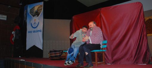  Osmancık'ta Ziyafet Sofrası adlı tiyatro eseri sahnelendi 3