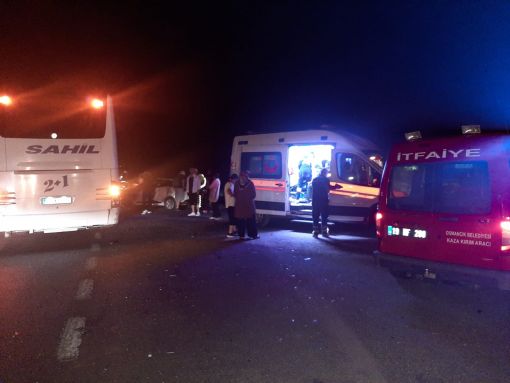 Osmancık’ta otomobil yolcu otobüsü ile çarpıştı 5