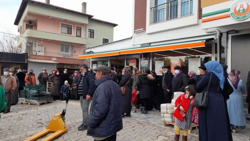 Osmancık’ta Tarım Kredi koperatifi marketi önünde uzun yağ kuyruğu 13