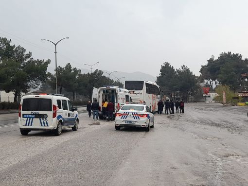  Osmancık’ta yolcu otobüsü önündeki otomobile çarptı 2lı 