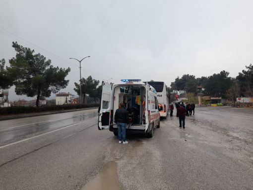  Osmancık’ta yolcu otobüsü önündeki otomobile çarptı 1 yaralı 3