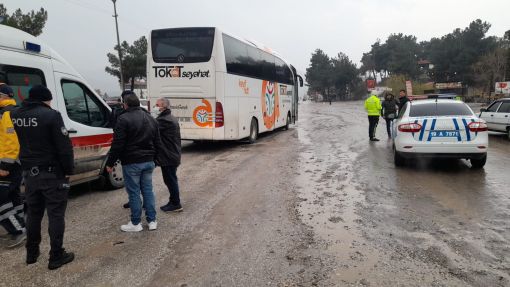  Osmancık’ta yolcu otobüsü önündeki otomobile çarptı 1 yaralı 7