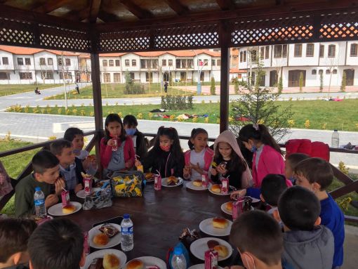  Osmangazi İlkokulu öğrencilerinin  kütüphane ziyareti 1