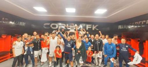  Şampiyonluğu garantileyen Çorum FK taraftarları kutlama yaptı 3