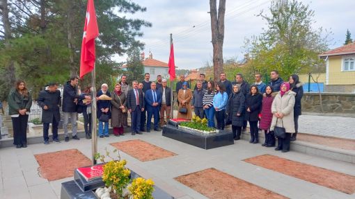  Şehit Şenay Aybüke Yalçın öğretmeni anmak için meslektaşları bir gün öncesinden mezarı başında toplandı 1