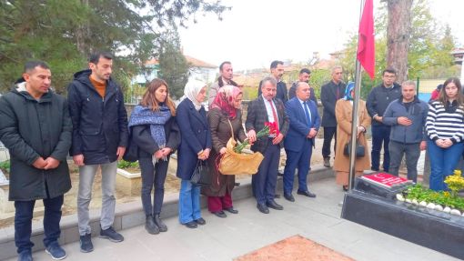  Şehit Şenay Aybüke Yalçın öğretmeni anmak için meslektaşları bir gün öncesinden mezarı başında toplandı 3