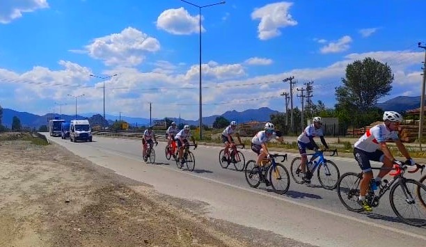 19 Mayıs için Kocaeli'den Samsun'a pedal çeviren bisikletçiler Osmancık'ta
