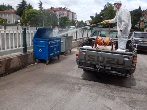 Osmancık'ta binlerce çöp konteynerleri ilaçlanıyor